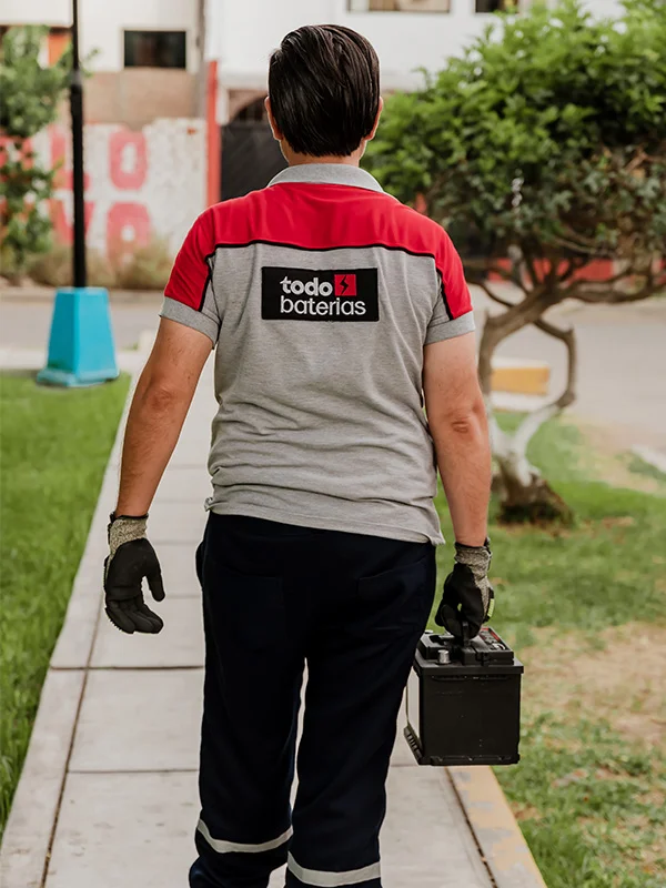 Técnico de Todo baterías Llevando a Domicilio